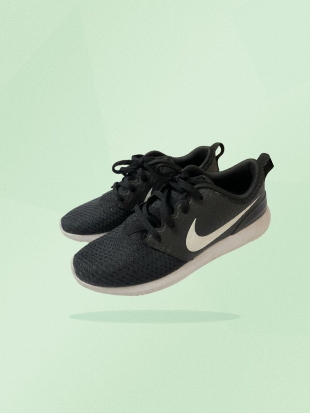 Nike Women’s Size 6 Black Spikeless Golf Shoes